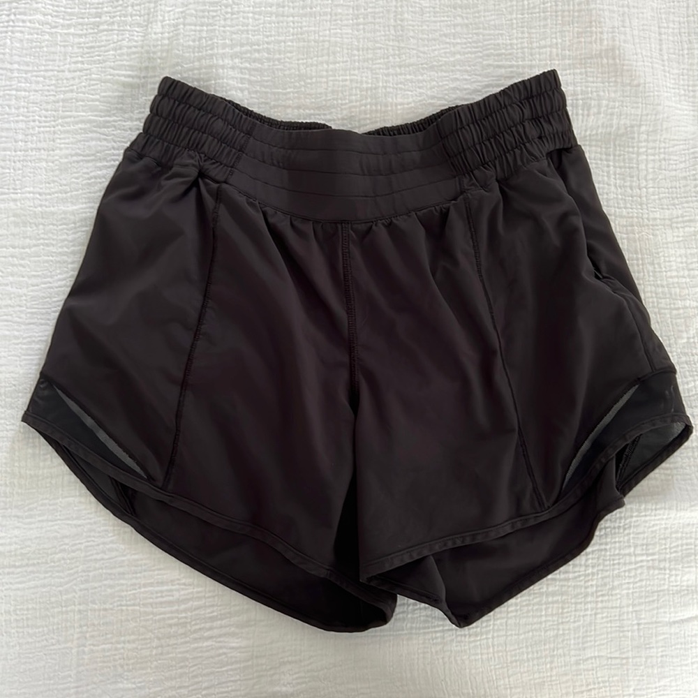 LULULEMON 4 inch high rise HOTTY HOT short BLACK size 6